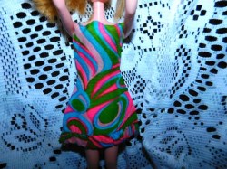 1822 BARBIE DOLL SWIRLY CUE 1968 - 69 GEOMETRIC DRESS SOLO